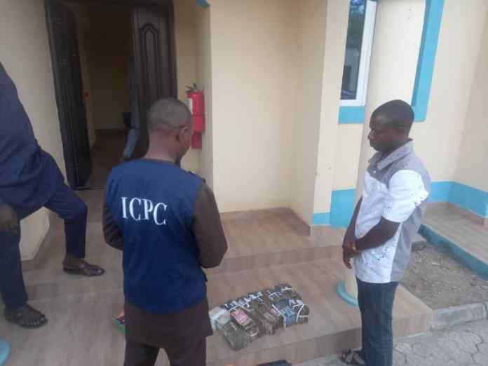 Elections: ICPC arrests man with N2m old, new Naira notes in Bauchi