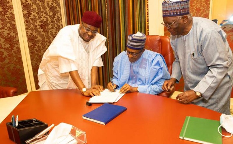 Buhari signs executive order establishing Presidential Transition Council