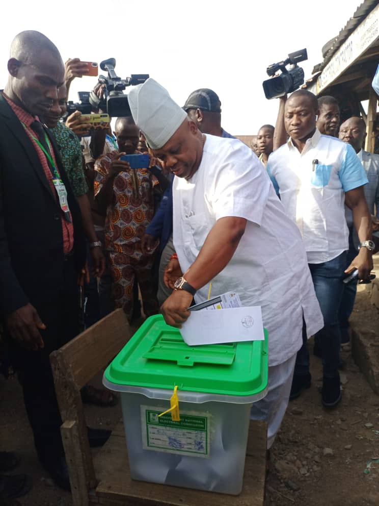 #Elections: Adeleke, Oyetola vote in Osun