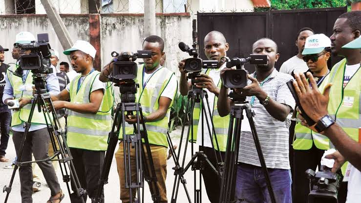 Medical expert tasks journalists on stress management