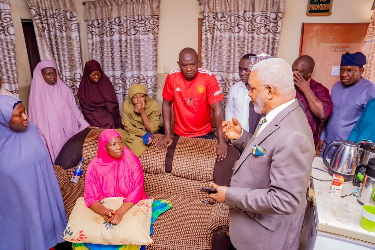 Akpabio visits family of late Tribune reporter, Tijani Adeyemi